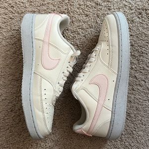 NIKE WOMENS COURT VISION LOW NEXT NATURE SNEAKER - OFF WHITE